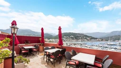 Premises for residential or commercial use on the seafront in Port de Soller